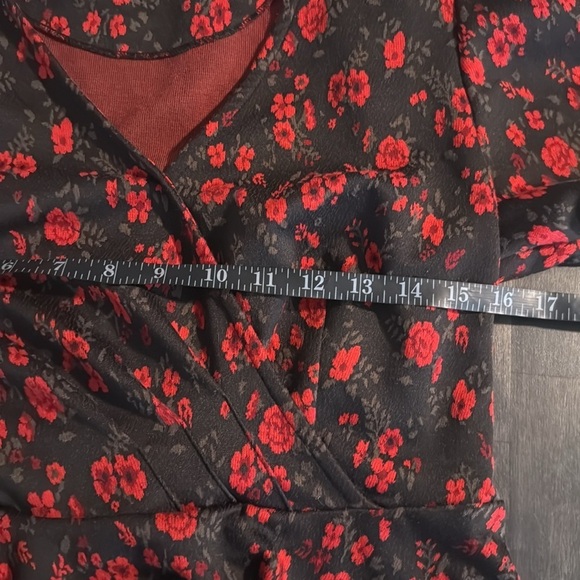 Meadow Rue Anthropologie Dark Floral Peplum Top Size Medium - Picture 6 of 7